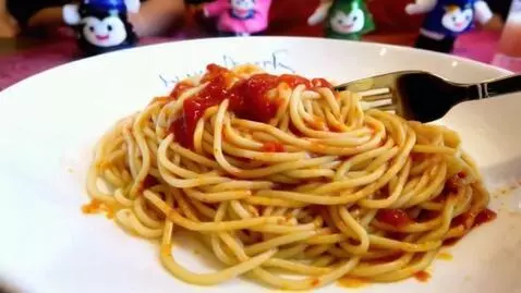 AI Video from prompt: Spaghetti in tomato sauce twirled on a fork with