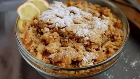 AI Video from prompt: glass apple crumble