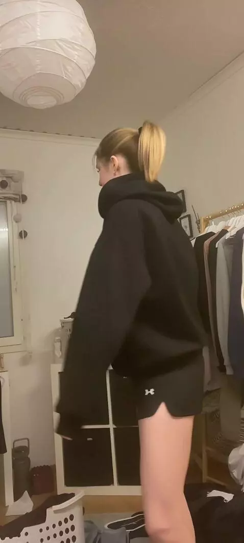 AI Video from prompt: Turn around and pick up a coin