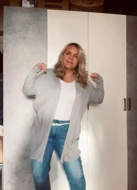 AI Video from prompt: девушка красиво танцует