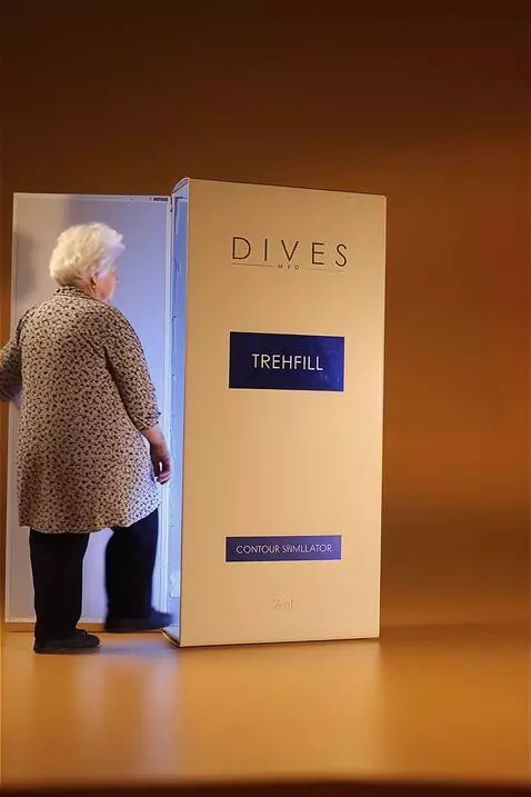 AI Video from prompt: Make an ad where an old woman enters a box and a