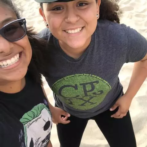 AI Video from prompt: She holds her shirt up and shows her stomach