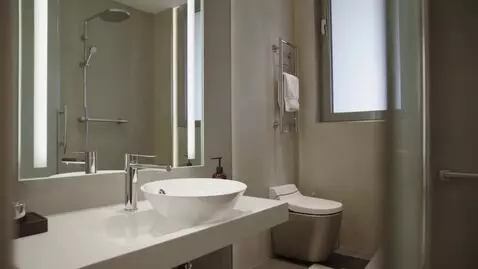 AI Video from prompt: Суперреалистичное вертикальное видео 9:16, совре