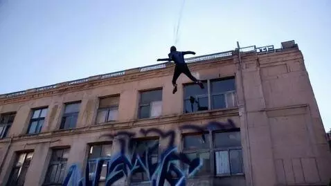 AI Video from prompt: Человек паук спускается в гетто на паутине и рис