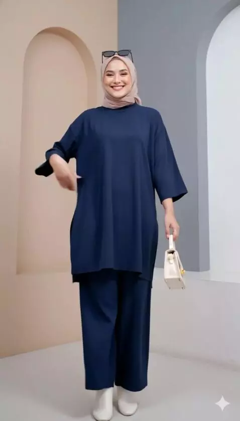 AI Video from prompt: Model tersebut berjalan maju ke depan seperti mo