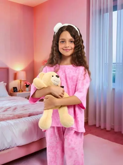 AI Video from prompt: Девушка улыбается и обнимается со своим плюшевым