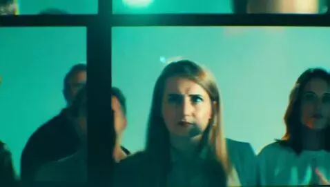 AI Video from prompt: Создай динамичное вертикальное видео (9:16) в ст