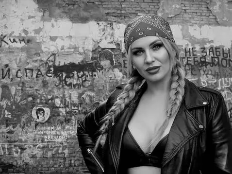 AI Video from prompt: Идёт ........