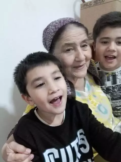 AI Video from prompt: we say "Oyijon tug'ilgan kuninhiz bilan"