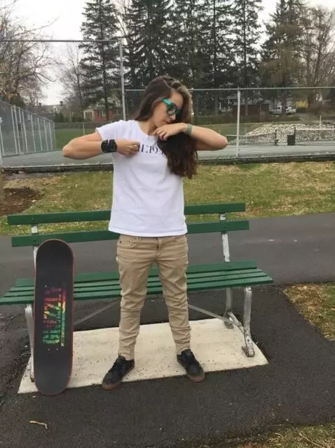 AI Video from prompt: She takes her shirt