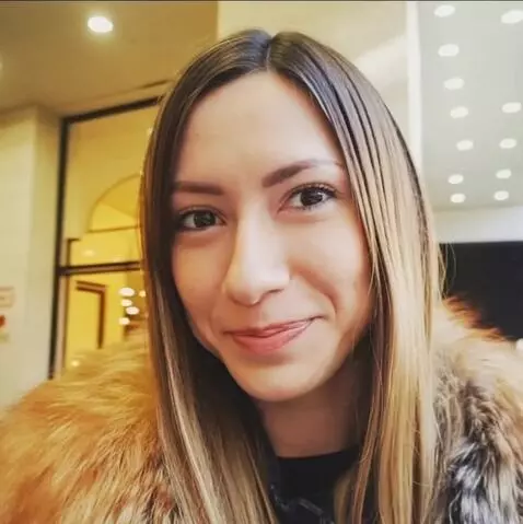 AI Video from prompt: Создать кинематографичное 4K видео: девушка, 30 