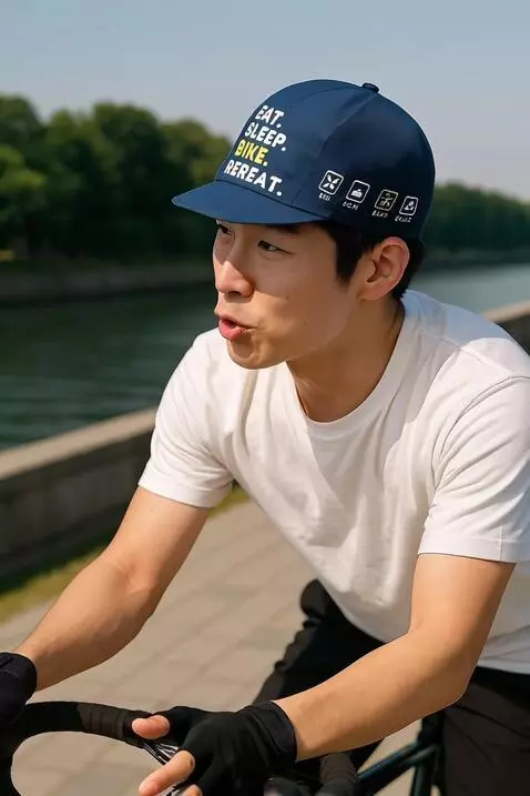 AI Video from prompt: seorang pria melihat kekiri dan kekanan sambil b