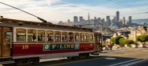 AI Video from prompt: Трамвай в сан-франциско несется на большой скоро