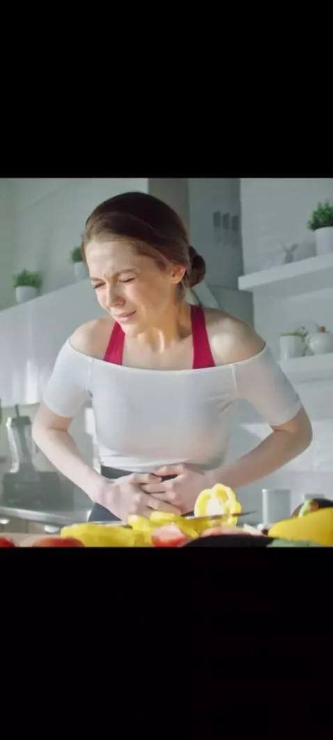 AI Video from prompt: У девушки очень болит живот. Ее мучает диарея. О