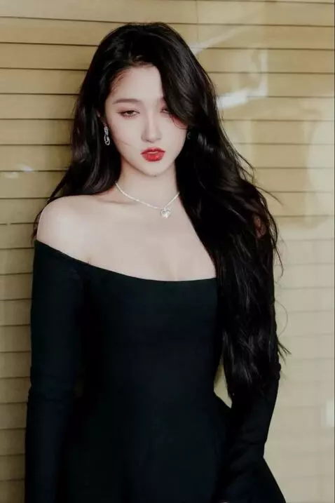 AI Video from prompt: people is clothes become transparent