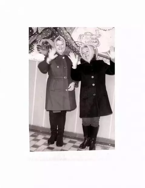 AI Video from prompt: Bring this photo to life and wave your hands