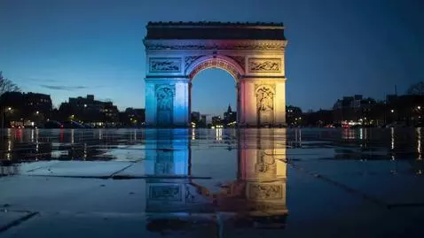 AI Video from prompt: A cinematic night shot of La Défense arch in Par