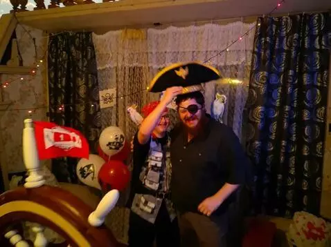 AI Video from prompt: Фон фото моментально и сразу заменяется на фон: 