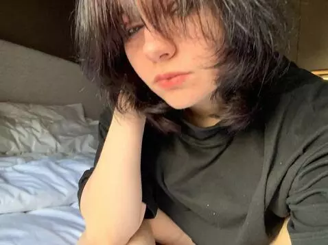 AI Video from prompt: full body, focus on feet, toes,