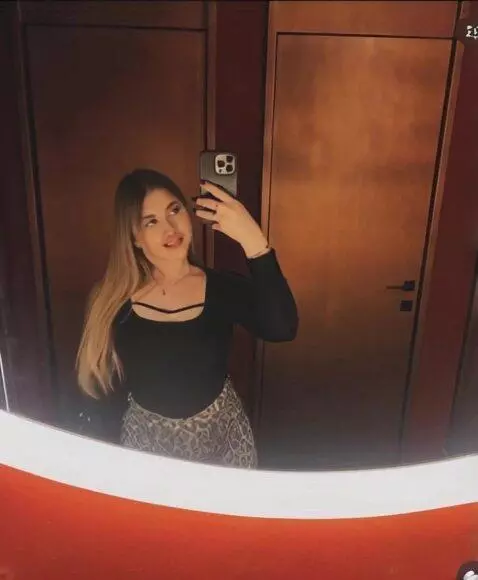 AI Video from prompt: Fart girl, wind fart