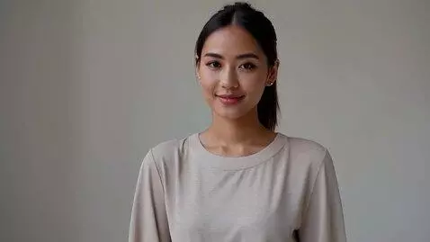 AI Video from prompt: buat model seperti sedang memperagakan baju yang