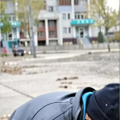 AI Video from prompt: he drops his phone he starts to cry and falls th