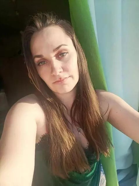 AI Video from prompt: Ultra-realistic cinematic video of a young woman