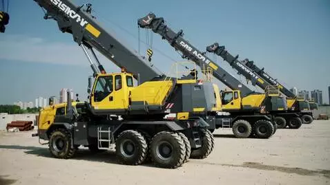 AI Video from prompt: несколько автокранов стоят в ряд. камера движетс