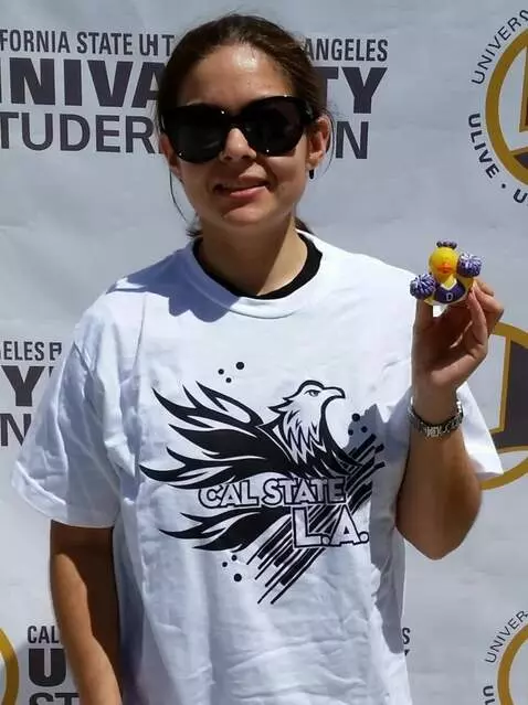 AI Video from prompt: She lifts her shirt up and shows her stomach