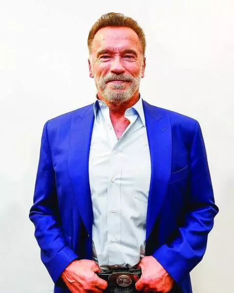 AI Video from prompt: просто стоит на месте как обычный нормальный чел