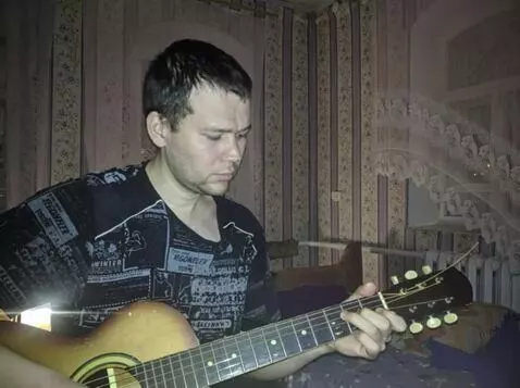 AI Video from prompt: Как играет на гитаре