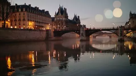 AI Video from prompt: Wide shot of an evening scene along the Seine ri
