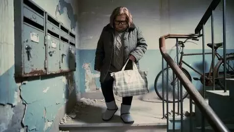 AI Video from prompt: [Начало записи]  Камера POV‑стиля. Вид от первог