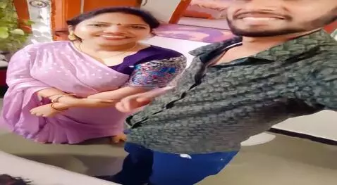 AI Video from prompt: Deep French kiss