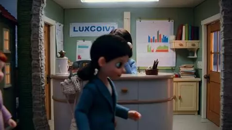 AI Video from prompt: Вязаная история женщины с тёмными прямыми волоса