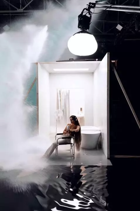 AI Video from prompt: оживить плавно без резких движений, СТРОЕНИЕ ЗА 