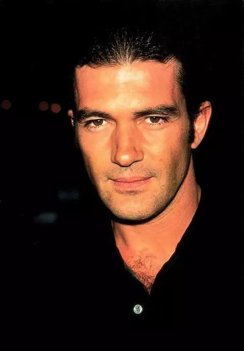 AI Video from prompt: просто стоит на месте как обычный нормальный чел