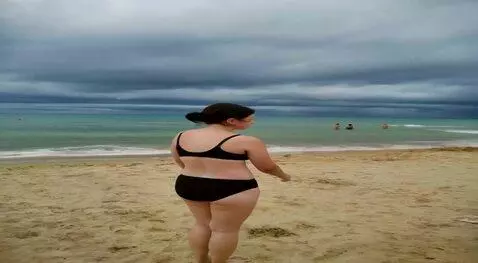 AI Video from prompt: Undressing clothest