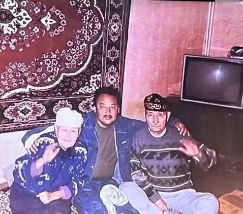 AI Video from prompt: Don't change they face, they's looking at the ca