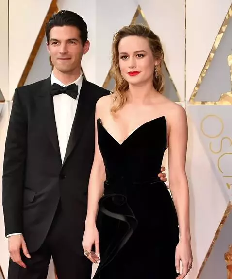 AI Video from prompt: rips clothes