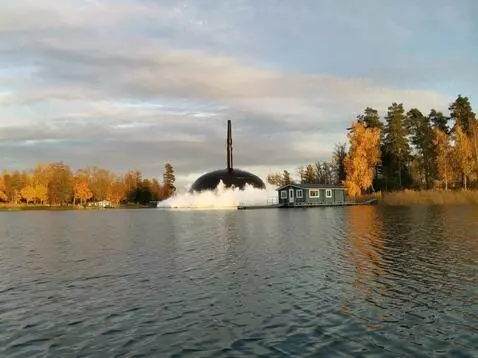 AI Video from prompt: 1920s silent film, black and white, film grain. 