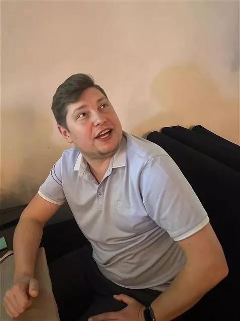 AI Video from prompt: This man is rooting for CSKA football club in Mo