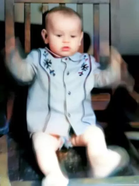 AI Video from prompt: Сделать анимацию шевеление ребёнка