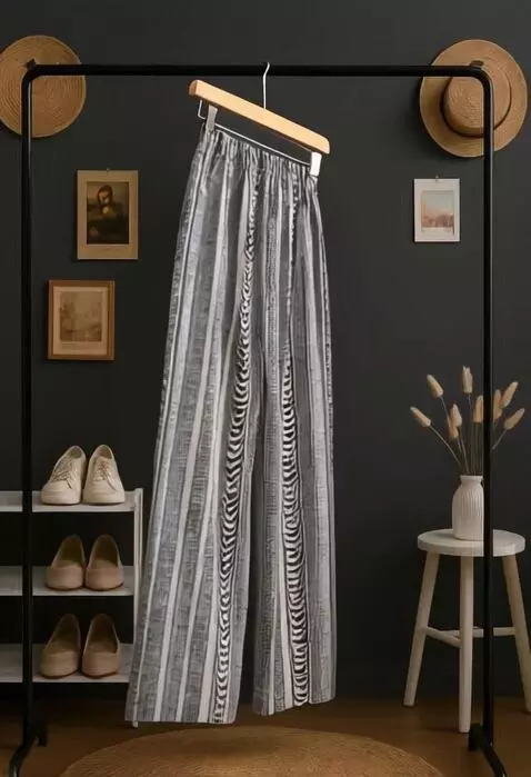 AI Video from prompt: buatkan produk tersebut berputar