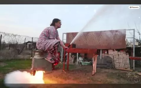 AI Video from prompt: Людка Прибаутка вместе со своим космическим кора