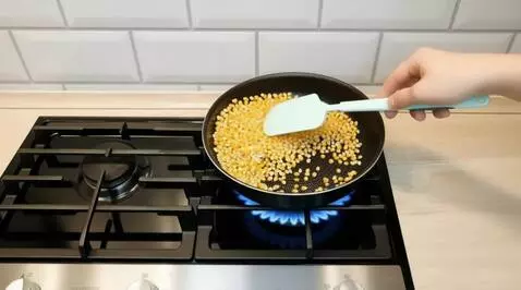 AI Video from prompt: Static camera shot. A black frying pan on a gas 