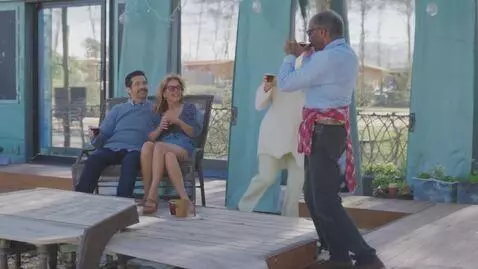 AI Video from prompt: Я птицу счастья свою отпускаю на юг. Теперь сама