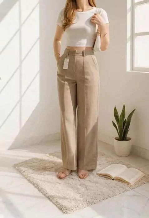 AI Video from prompt: buat model berputar seperti promosi celana terse