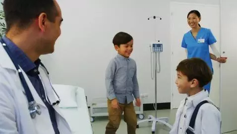 AI Video from prompt: Мальчик играет в доктора, а мама за ним наблюдае