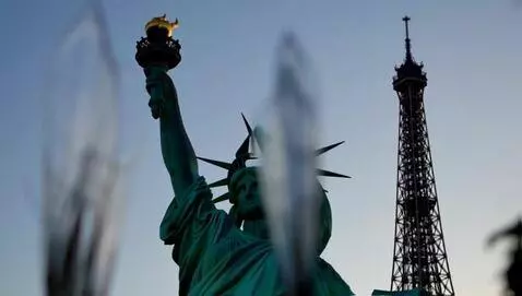 AI Video from prompt: You are a seasoned expert in 3D modeling and arc